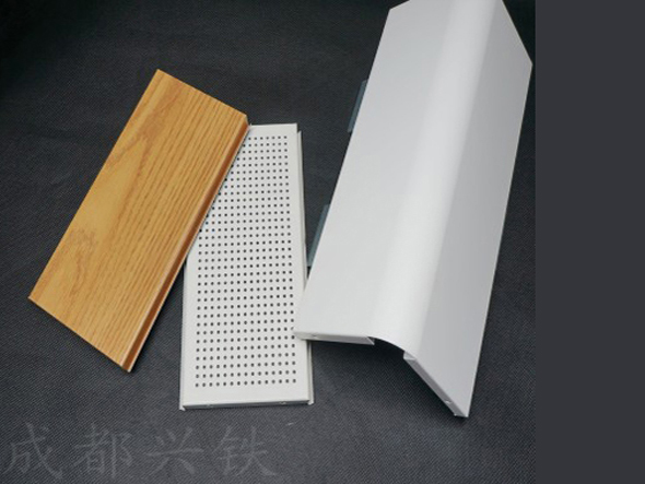 定制沖孔機房墻板，提升機房空間的差異化